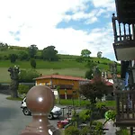 Inn Las Quintas 3*