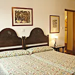 Las Quintas Inn